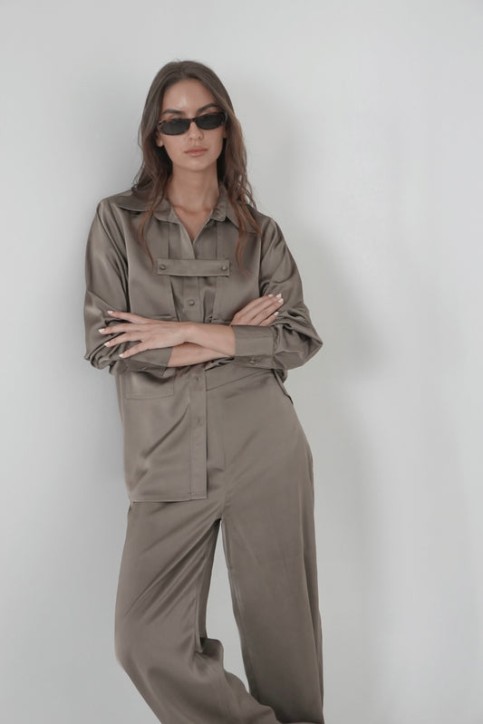 S26E03. Olive brown